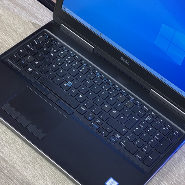 БВ Ноутбук Dell Precision 7510 15.6 FHD IPS i7-6820HQ 16 RAM 512 SSD NVIDIA QUADRO M2000M 4 ГБ