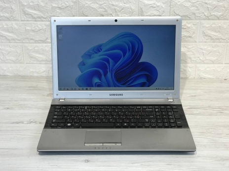 БВ Ноутбук Samsung RV511 15.6 Intel i3-M380 4 RAM 128 SSD NVIDIA 315M 512 МБ