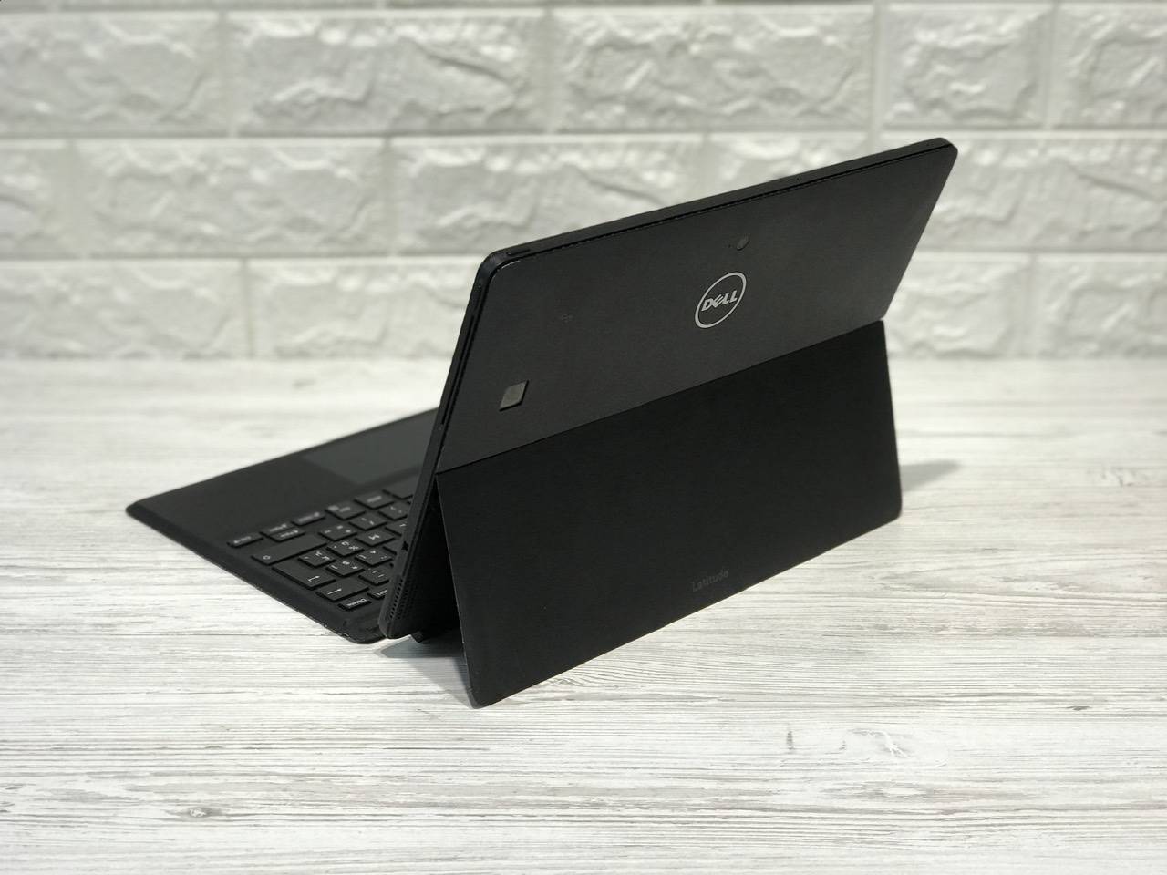 БВ Ноутбук-планшет Dell Latitude 5285 T17G 12.5" IPS FHD + TOUCH Intel i5-7300U 8 RAM 256 SSD Intel HD Graphics 620