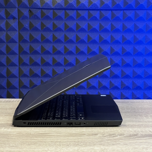 БВ Ноутбук Dell Alienware M15 15.6 FHD 144Hz Intel i7-8750H 16 RAM 256 SSD 1000 HDD NVIDIA RTX 2070 Max-Q 8 ГБ