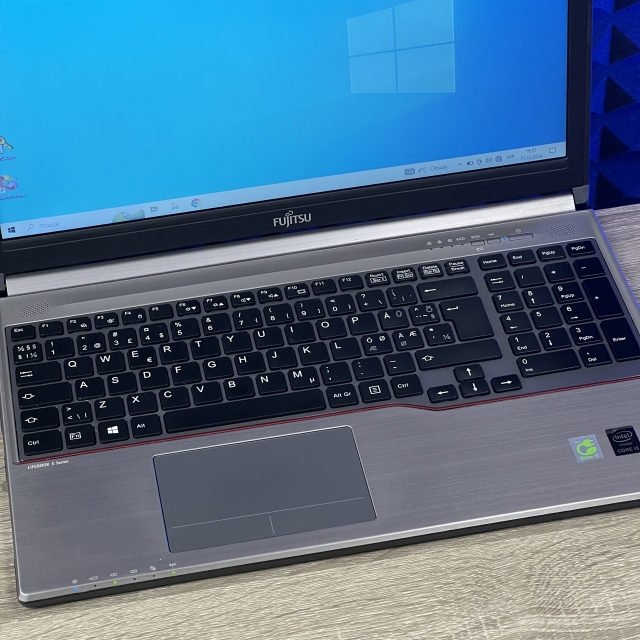 БВ Ноутбук Fujitsu Lifebook E754 15.6" FHD IPS Intel i7-4712MQ 8 RAM 240 SSD Intel HD Graphics 4600