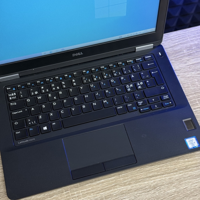 БВ Ноутбук Dell Latitude E5270 12.5" Intel i5-6300U 8 RAM 256 SSD Intel HD Graphics 520