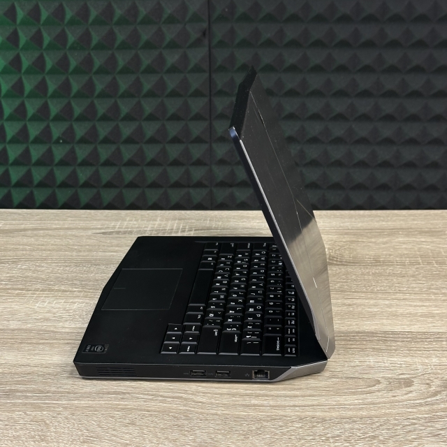 БВ Ноутбук Dell Alienware 13 FHD IPS 16 RAM 256 SSD Intel Core i7-5500U NVIDIA GTX 960M 2 ГБ