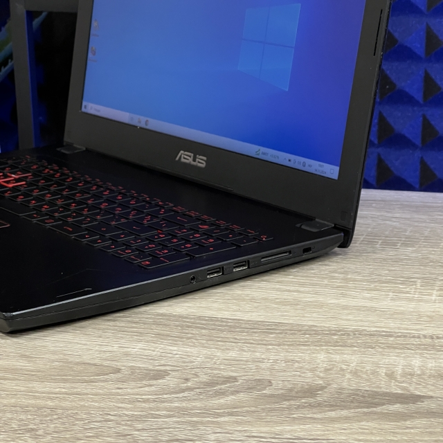 БВ Ноутбук Asus Rog Strix FX502V 15.6" FHD Intel  i7-7700HQ 16 RAM 128 SSD 1000 HDD NVIDIA GTX 1060 3 ГБ