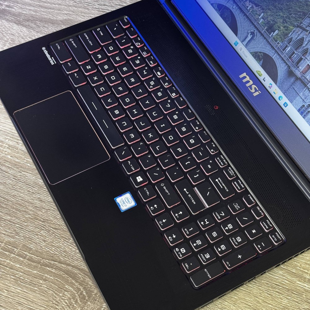 Ноутбук MSI GS63 VR Stealth Pro 15.6 FHD IPS I7-7700HQ 16 RAM 512 SSD NVIDIA GEFORCE GTX 1060 6 ГБ БВ