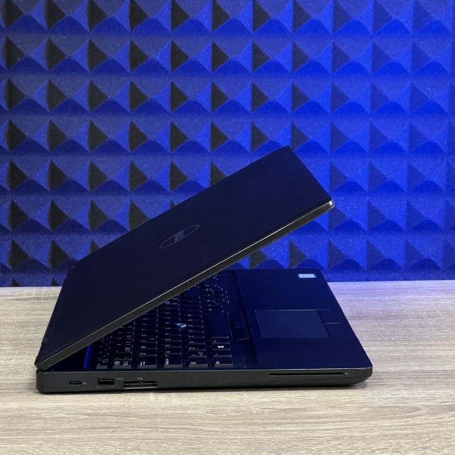 БВ Ноутбук Dell Latitude 5590 15.6" FHD IPS Intel i5-8250U 8 RAM 256 SSD Intel UHD Graphics 620