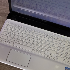 Ноутбук Sony VAIO SVE151J11V 15.6" HD Core i3-3110M 8 RAM 500 HDD Intel HD Graphics 4000 БВ