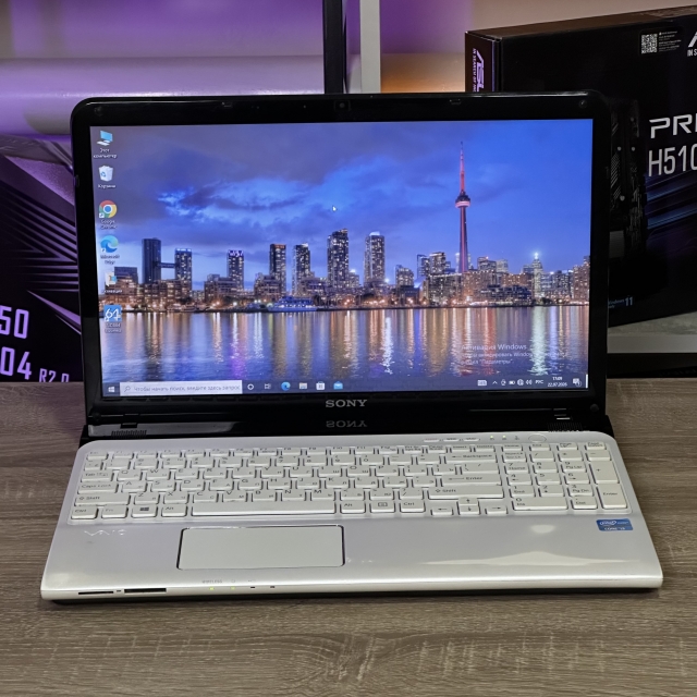 Ноутбук Sony VAIO SVE151J11V 15.6" HD Core i3-3110M 8 RAM 500 HDD Intel HD Graphics 4000 БВ