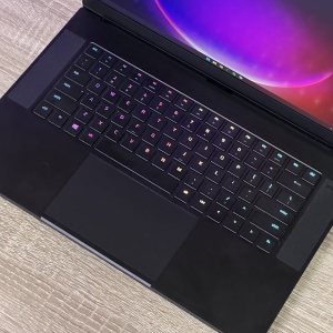 Ноутбук Razer Blade 15 15.6" FHD 144Hz Core i7-8750H 16 RAM 512 SSD GeForce RTX 2070 8 ГБ БВ