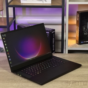 Ноутбук Razer Blade 15 15.6" FHD 144Hz Core i7-8750H 16 RAM 512 SSD GeForce RTX 2070 8 ГБ БВ