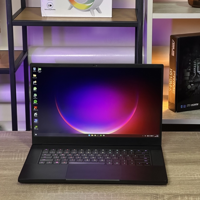 Ноутбук Razer Blade 15 15.6" FHD 144Hz Core i7-8750H 16 RAM 512 SSD GeForce RTX 2070 8 ГБ БВ