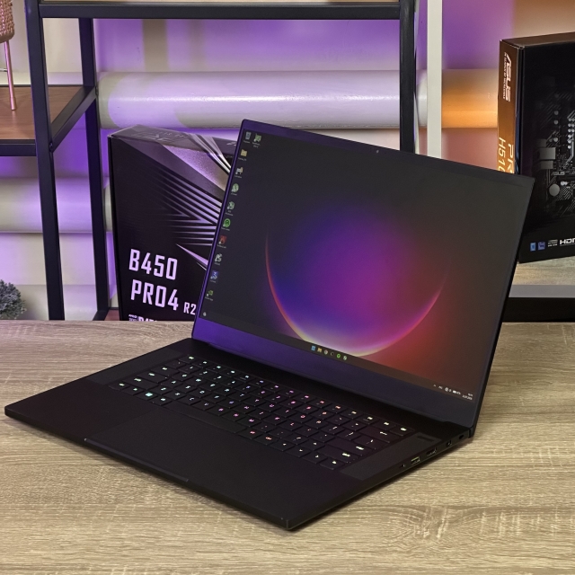 Ноутбук Razer Blade 15 15.6" FHD 144Hz Core i7-8750H 16 RAM 512 SSD GeForce RTX 2070 8 ГБ БВ