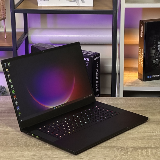 Ноутбук Razer Blade 15 15.6" FHD 144Hz Core i7-8750H 16 RAM 512 SSD GeForce RTX 2070 8 ГБ БВ