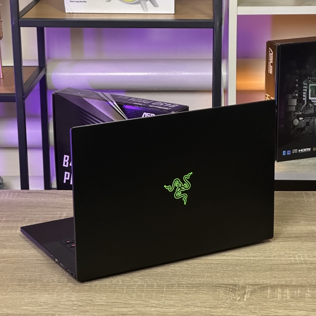 Ноутбук Razer Blade 15 15.6" FHD 144Hz Core i7-8750H 16 RAM 512 SSD GeForce RTX 2070 8 ГБ БВ