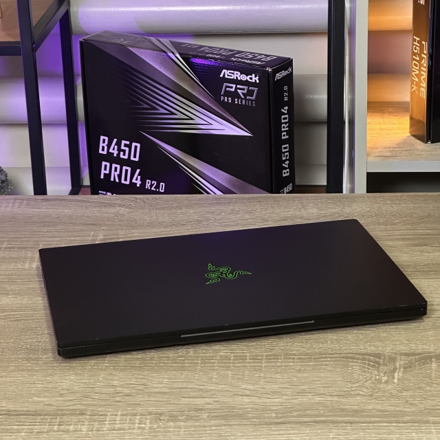 Ноутбук Razer Blade 15 15.6" FHD 144Hz Core i7-8750H 16 RAM 512 SSD GeForce RTX 2070 8 ГБ БВ