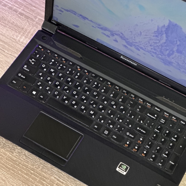 Ноутбук Lenovo V570c 15.6" Core i3-2328M 4 RAM 750 HDD GeForce GT 610M 1 ГБ БВ
