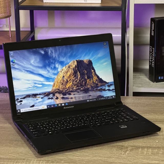 Ноутбук Lenovo V570c 15.6" Core i3-2328M 4 RAM 750 HDD GeForce GT 610M 1 ГБ БВ