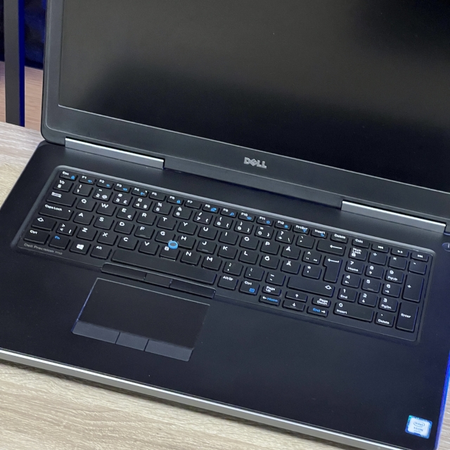 Ноутбук Dell Precision 7710 17.3" FHD IPS Intel i7-6820HQ 16 RAM 256 SSD NVIDIA QUADRO M4000M 4 ГБ БВ