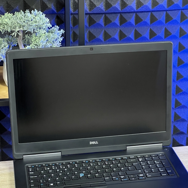 Ноутбук Dell Precision 7710 17.3" FHD IPS Intel i7-6820HQ 16 RAM 256 SSD NVIDIA QUADRO M4000M 4 ГБ БВ