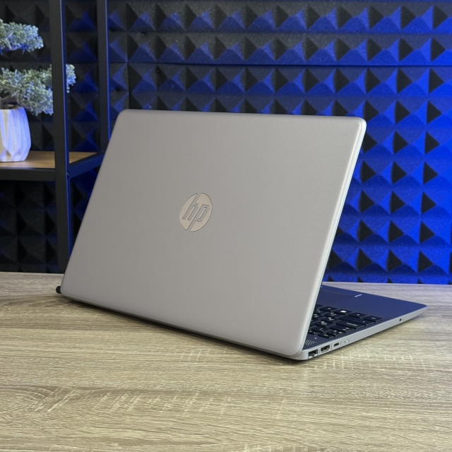 Ноутбук HP 250 G8 15.6" FHD Core i5-1035G1 8 RAM 256 SSD Intel UHD Graphics БВ