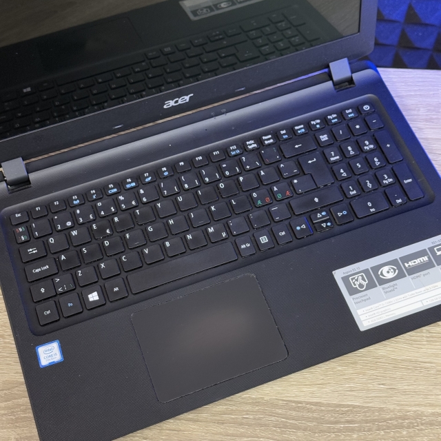 Ноутбук Acer ES1-572 15.6" Intel i3-5005U 8 RAM 120 SSD Intel HD Graphics 5500 БВ