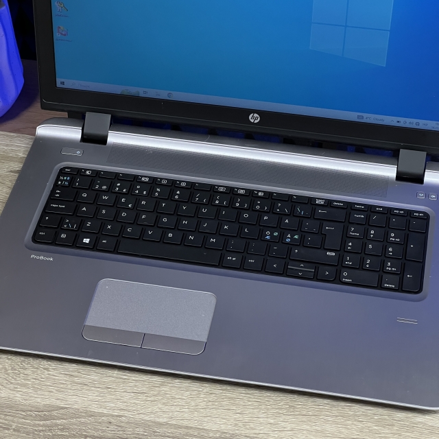Ноутбук HP ProBook 470 G3 17.3" HD+ Intel i5-6200U 8 RAM 240 SSD AMD Radeon R7 M340 2 ГБ БВ