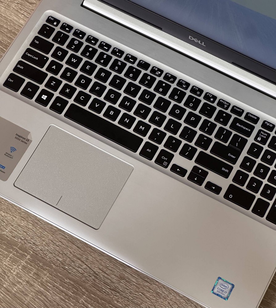 Ноутбук Dell Inspiron 5570 15.6 FHD Intel Core i7-8550U 8 RAM 128 SSD 500 HDD Intel UHD Graphics 620 БВ