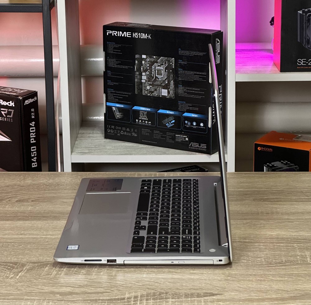 Ноутбук Dell Inspiron 5570 15.6 FHD Intel Core i7-8550U 8 RAM 128 SSD 500 HDD Intel UHD Graphics 620 БВ