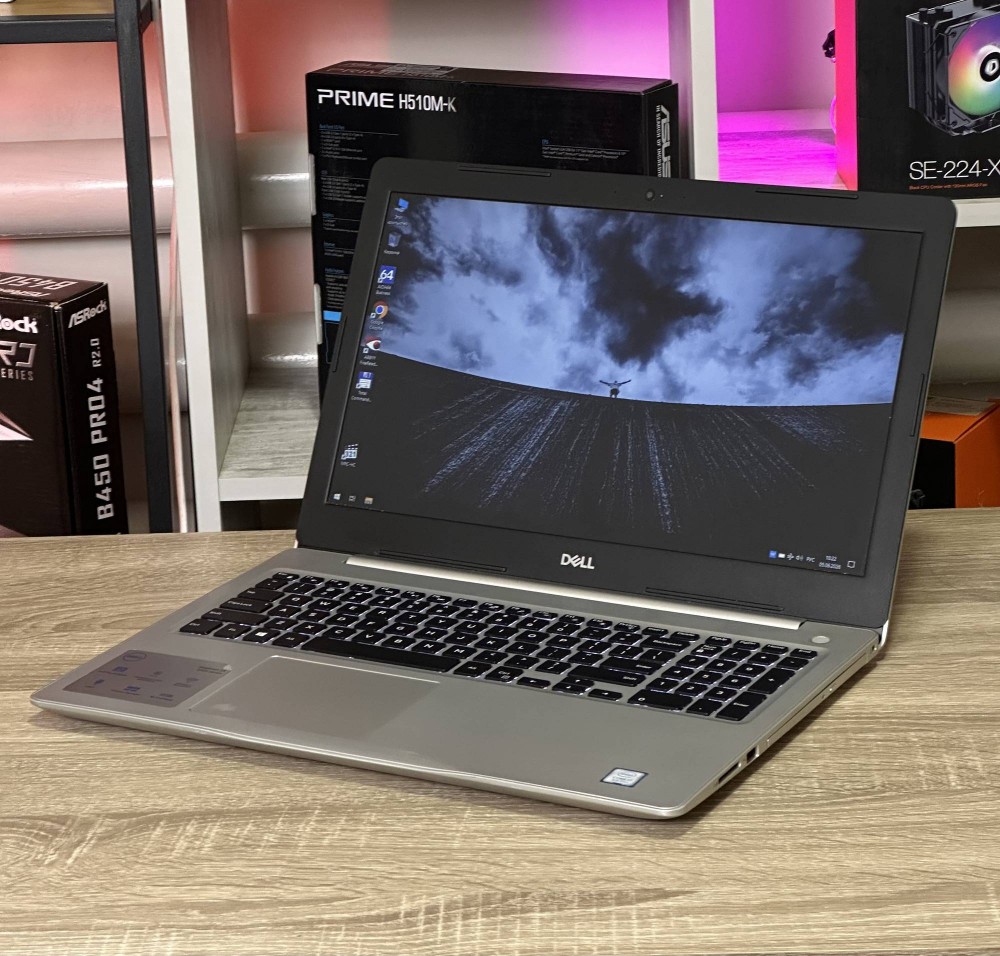 Ноутбук Dell Inspiron 5570 15.6 FHD Intel Core i7-8550U 8 RAM 128 SSD 500 HDD Intel UHD Graphics 620 БВ
