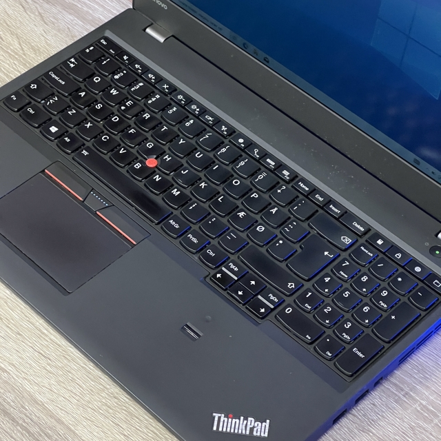 Ноутбук Lenovo ThinkPad T560 15.6" FHD IPS Intel i5-6300U 8 RAM 256 SSD Intel HD Graphics 520 БВ